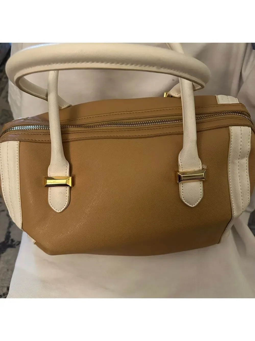 Snob Essentials elegant tan